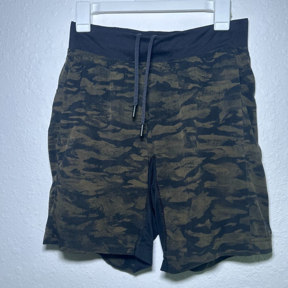 Lululemon Mens Green Military Camo Lightweight Linerless T.H.E. Shorts 9” Size S
